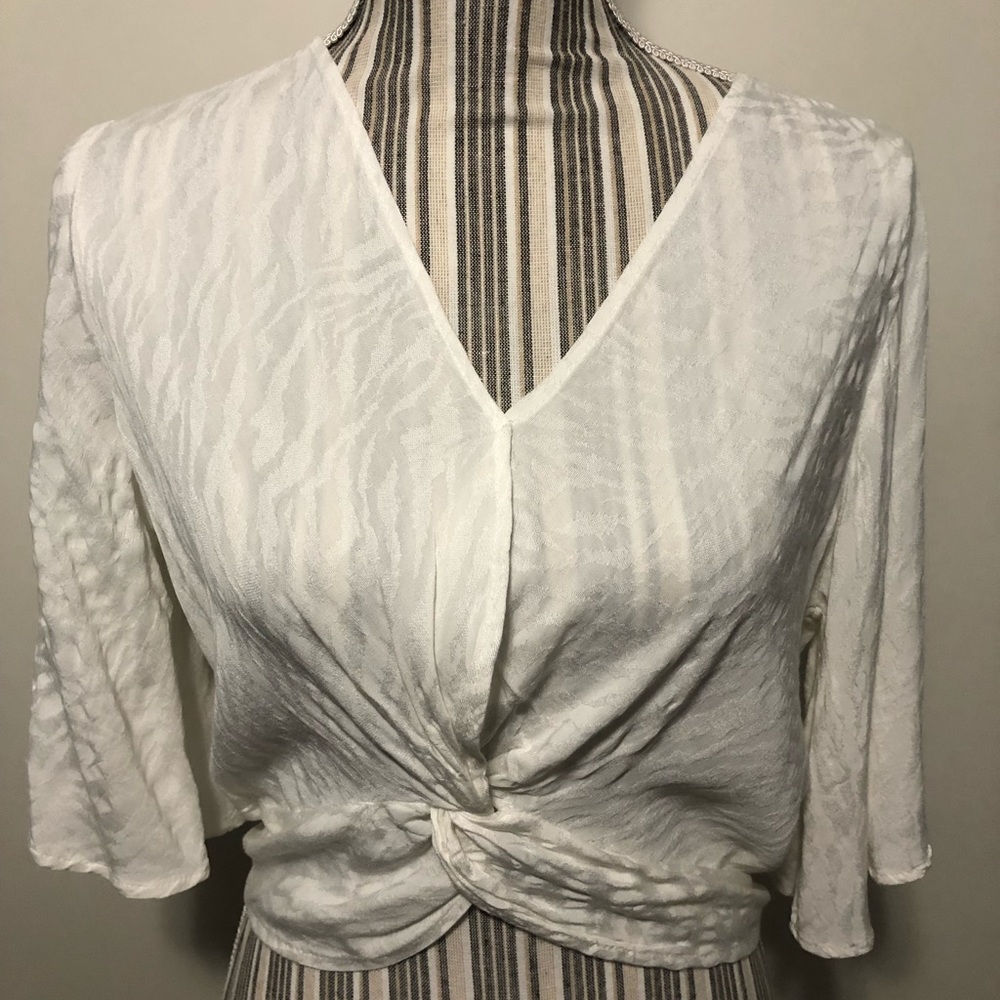 Short sleeve white top